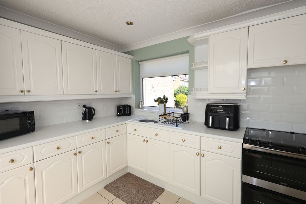 Kitchen- click for photo gallery